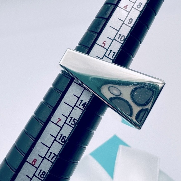 Tiffany & Co. Out of Retirement Rectangular Ring with Box and Pouch - Picture 10 of 11